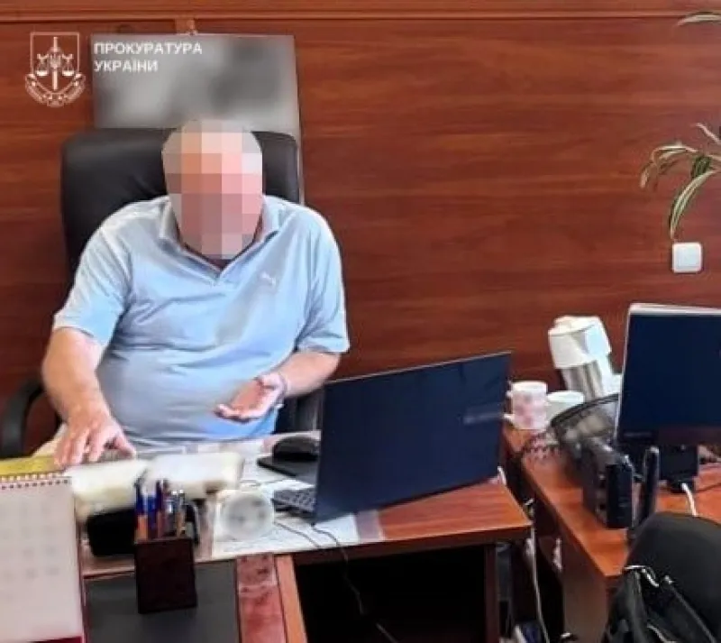 Директор медзакладу Полтави організував схему з "відкатами" із зарплат працівників
