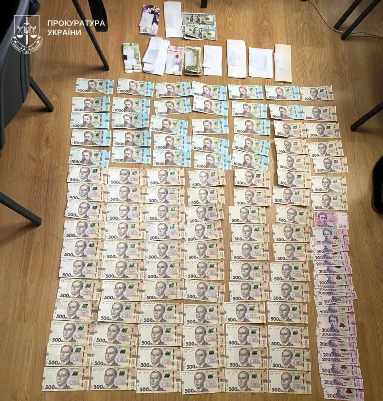 Директор медзакладу Полтави організував схему з "відкатами" із зарплат працівників