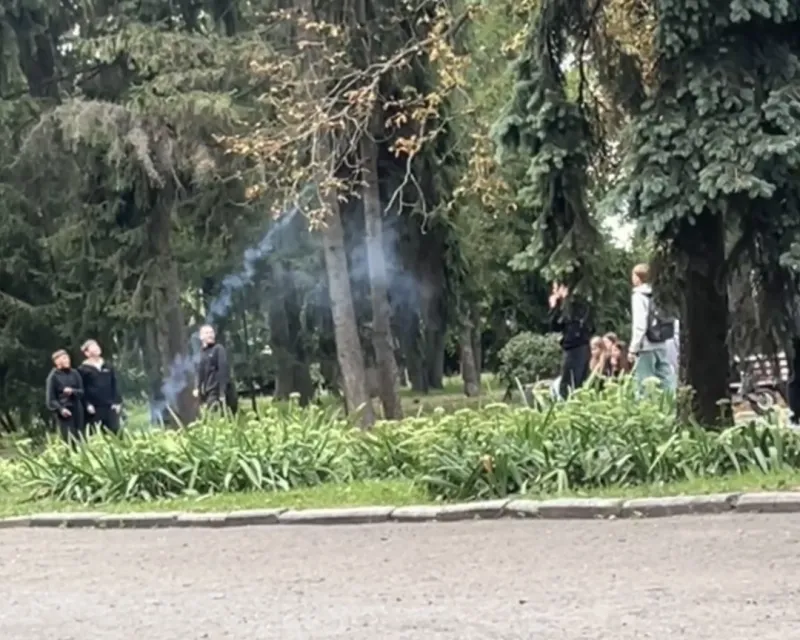 У Лубнах поліція встановила підлітків, які кидали піротехніку в Центральному парку