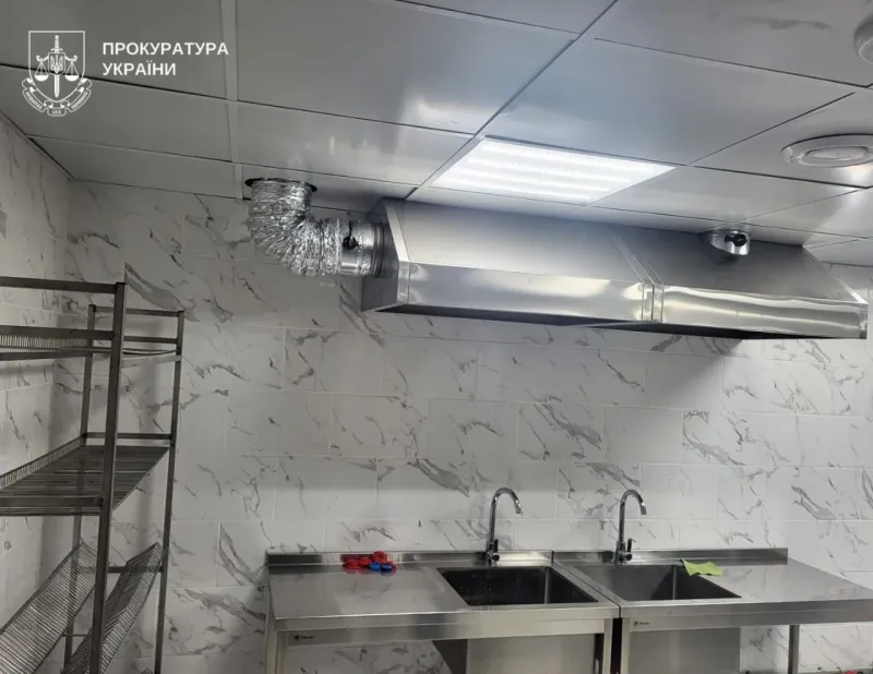 Вентиляцію для ліцею придбали утричі дорожче: директору товариства повідомили про підозру