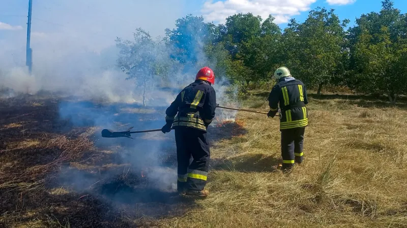 На Полтавщині жінка спалювала сміття, внаслідок чого згоріло 300 тюків сіна
