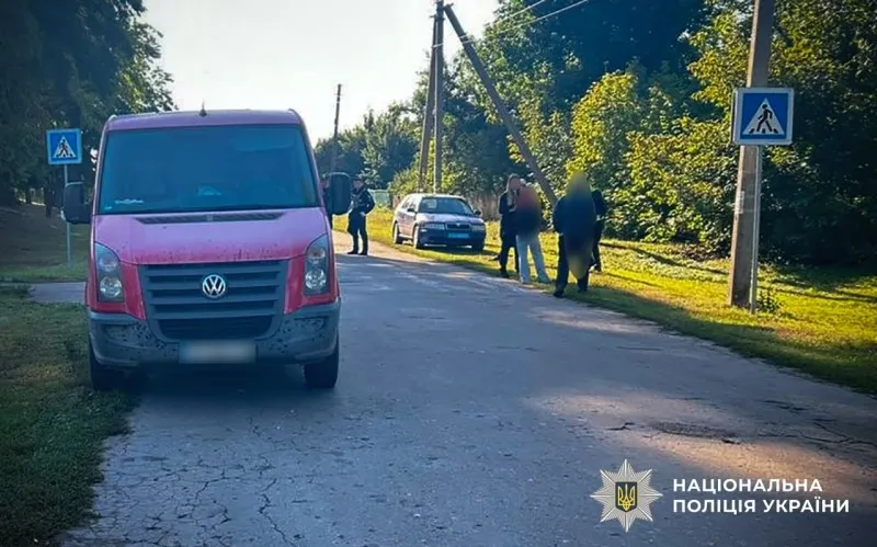 На Пирятинщині автомобіль наїхав на 3-річну дитину
