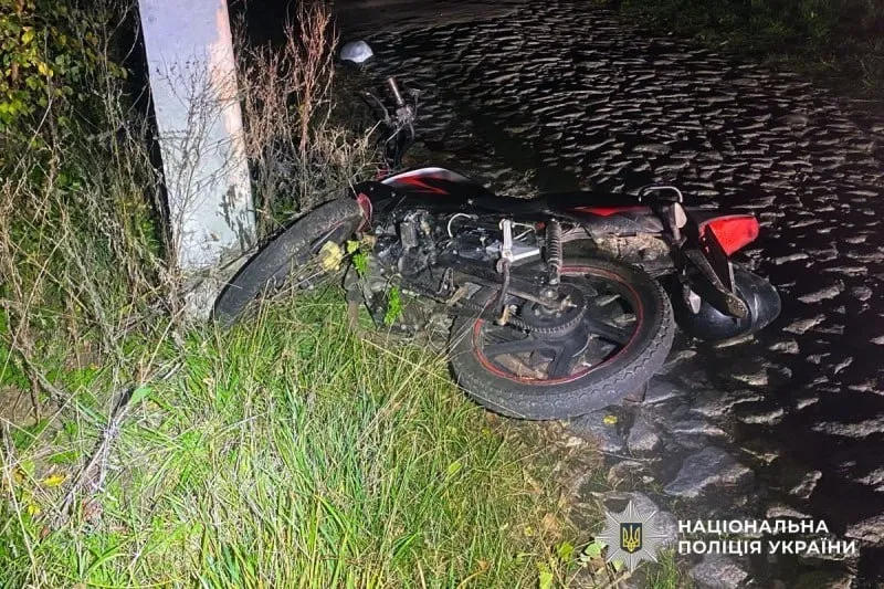 На Хорольщині мотоцикліст врізався в електроопору
